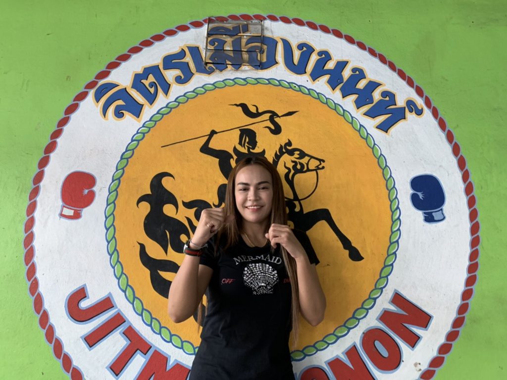 บทบาทชีวิตที่หลากหลาย “เอ๋ จิตรเมืองนนท์” ผู้เป็นทั้งหัวหน้าค่าย ผู้จัดการ โปรโมเตอร์ และ “แม่” ของนักมวย