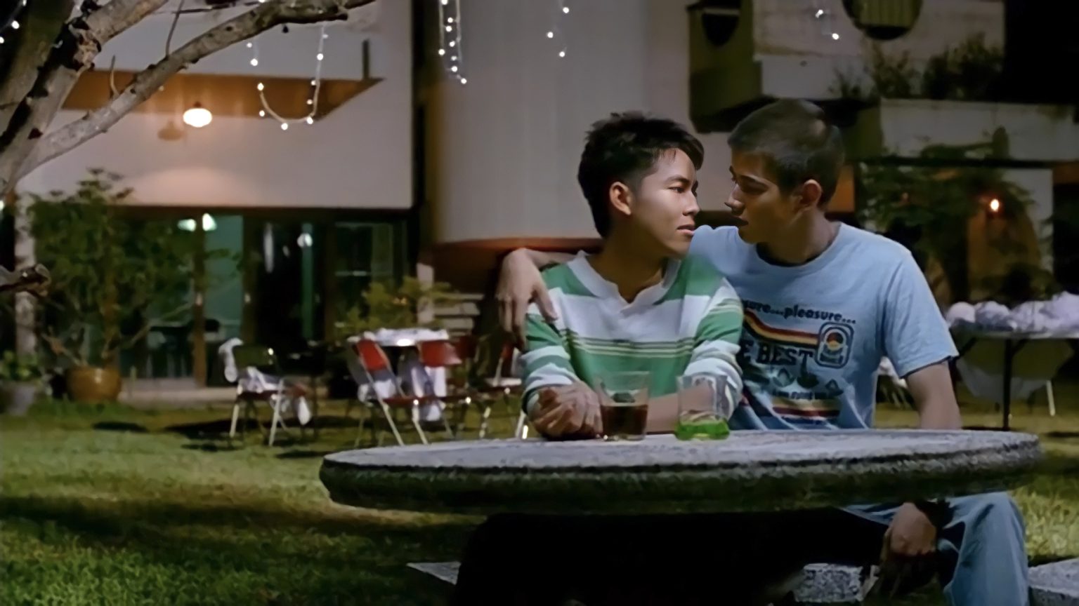 รักแห่งสยาม ตำนานการเปิดจักรวาล “วัยขาสั้นชาย” ทำไมครองใจคนยาวนานกว่า 15 ปี