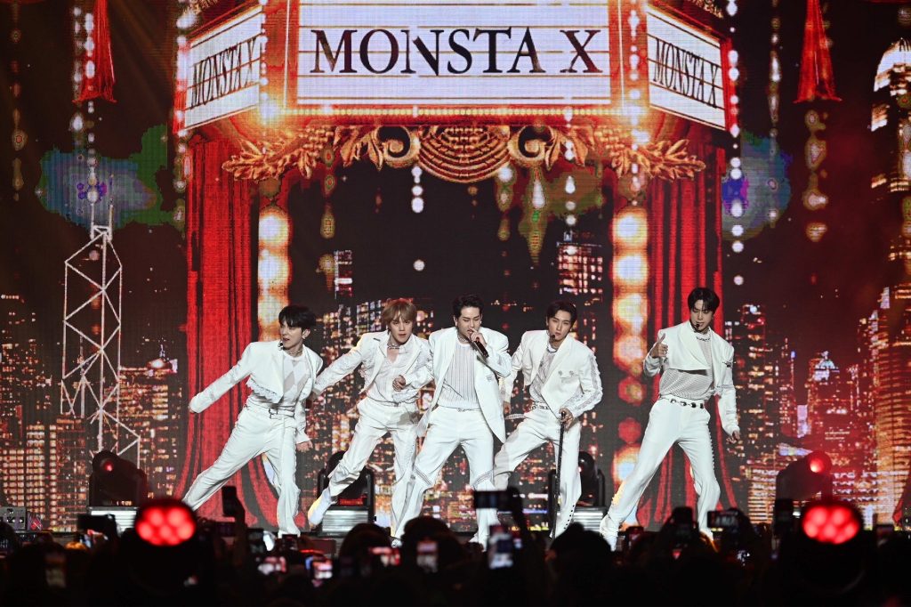 5 หนุ่ม “MONSTA X” (มอนสตาเอ็กซ์) ในคอนเสิร์ตเกาหลี LALAPA K