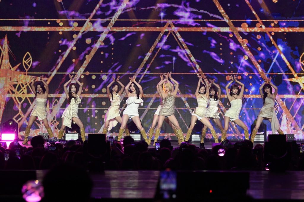 สาวๆ วง “WJSN” (อูจูโซนยอ) ในคอนเสิร์ตเกาหลี LALAPA K