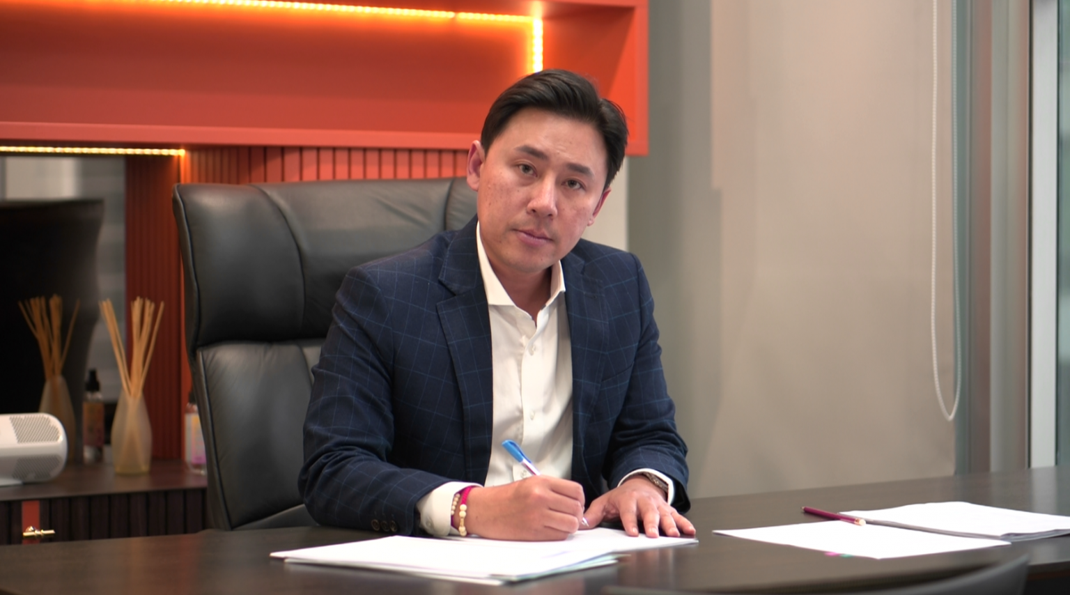 เรื่องราวของเด็กเกเร กับจุดเปลี่ยนชีวิต “ทนายตั้ม”