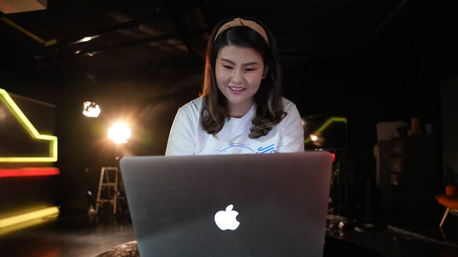 “เมย์ อรวรรณ” จากสาว Y ก้าวสู่นักเขียนและผู้จัดซีรีส์ชื่อดัง