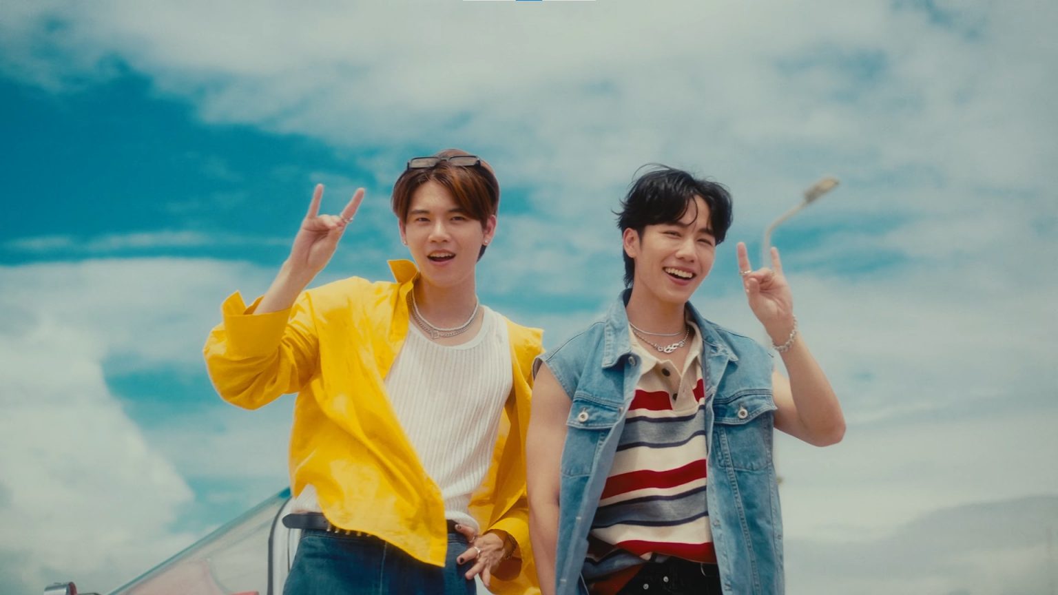 หยิ่น-วอร์ “เปิดตัวได้แล้ว” เพลง POP สไตล์คนอินเลิฟ หวานละมุน หยิ่น-อานันท์” และ “วอร์-วนรัตน์