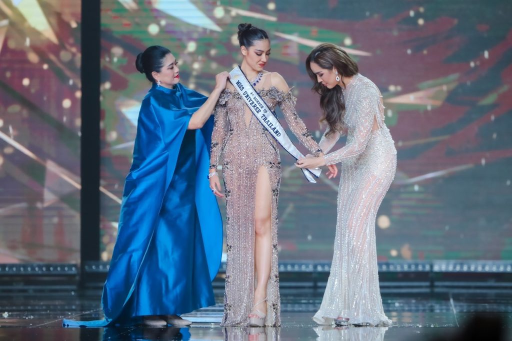 นิโคลีน ลิมศนุกาญจน์ ในวันรับตำแหน่งรองอันดับ1  Miss Universe Thailand 2022 