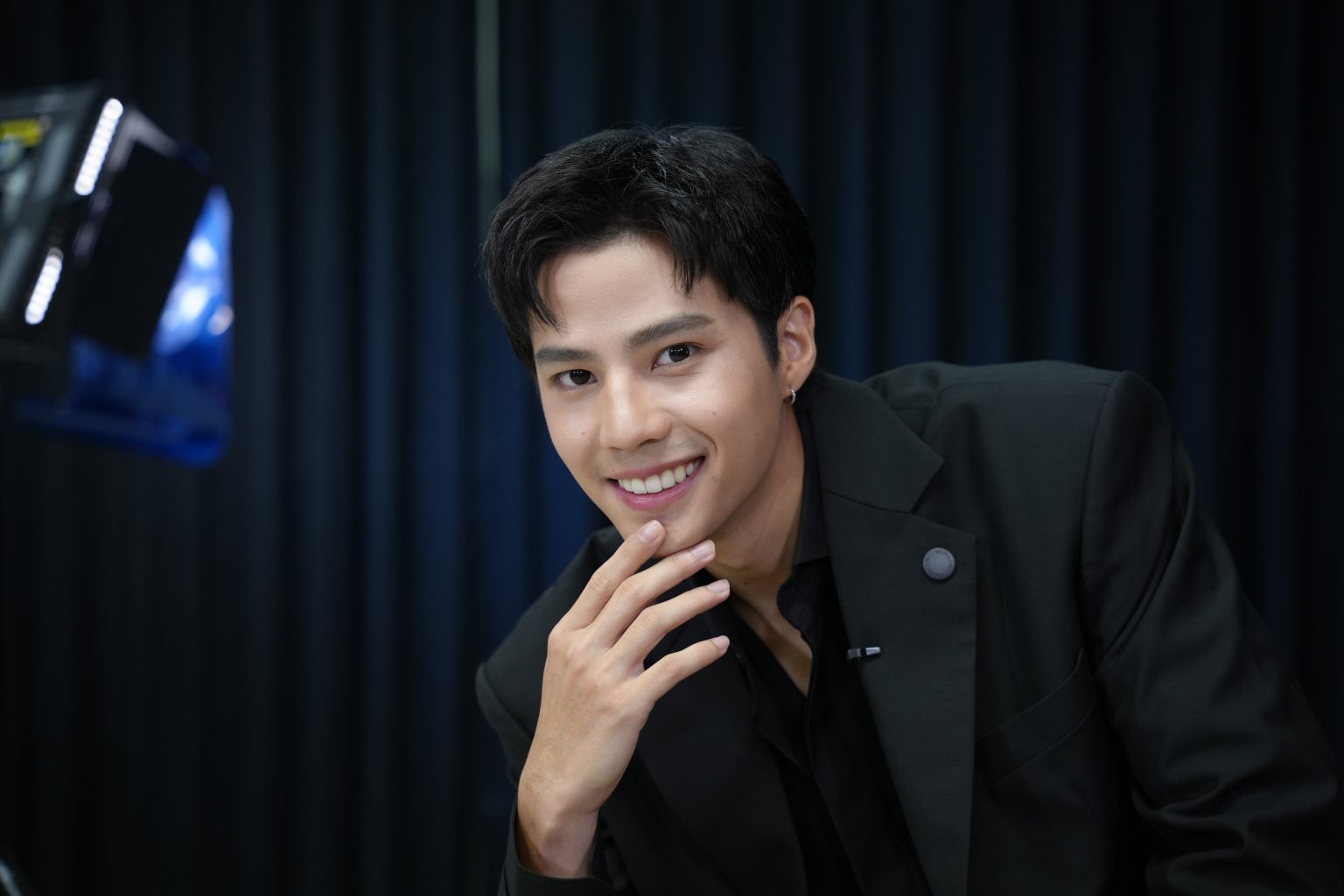 แบงค์ ธิติ  คนคลั่งรัก กับการค้นหาตัวเองในฐานะนักแสดง และความฝันในสิ่งที่อยากทำ