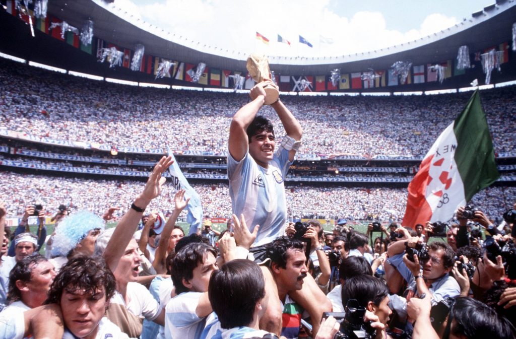 มาราโดน่า ชูถ้วยแชมป์โลก ปี 1986