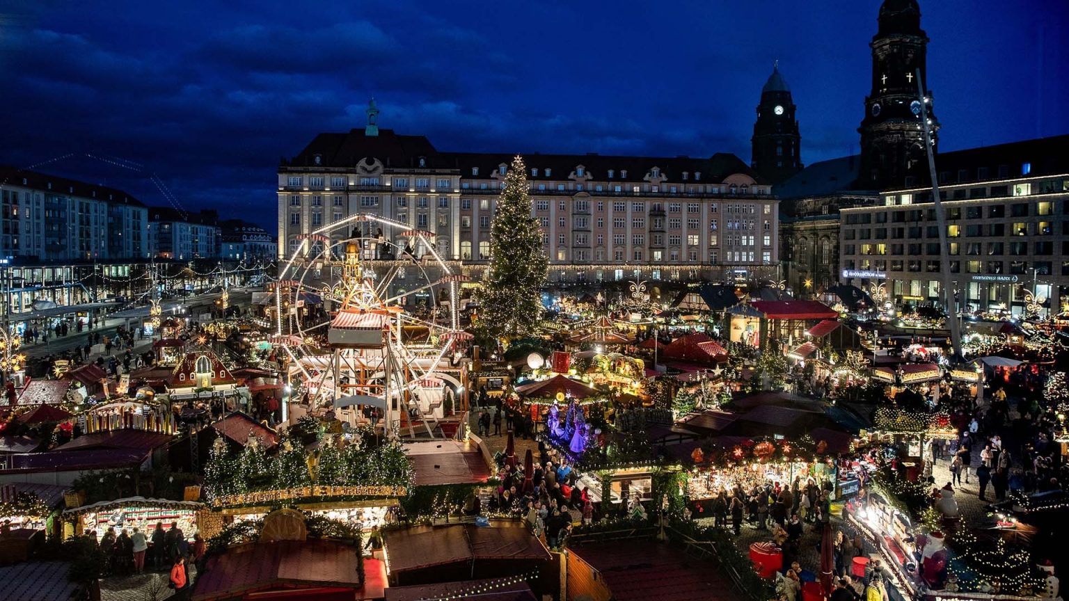 ทำไมคริสต์มาสต้องเป็นสีแดงและสีเขียว