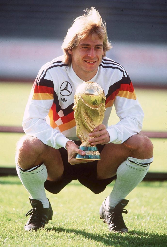 เจอร์เก้น คลินส์มันน์ กองหน้าเยอรมนี ชุดแชมป์ฟุตบอลโลก 1990