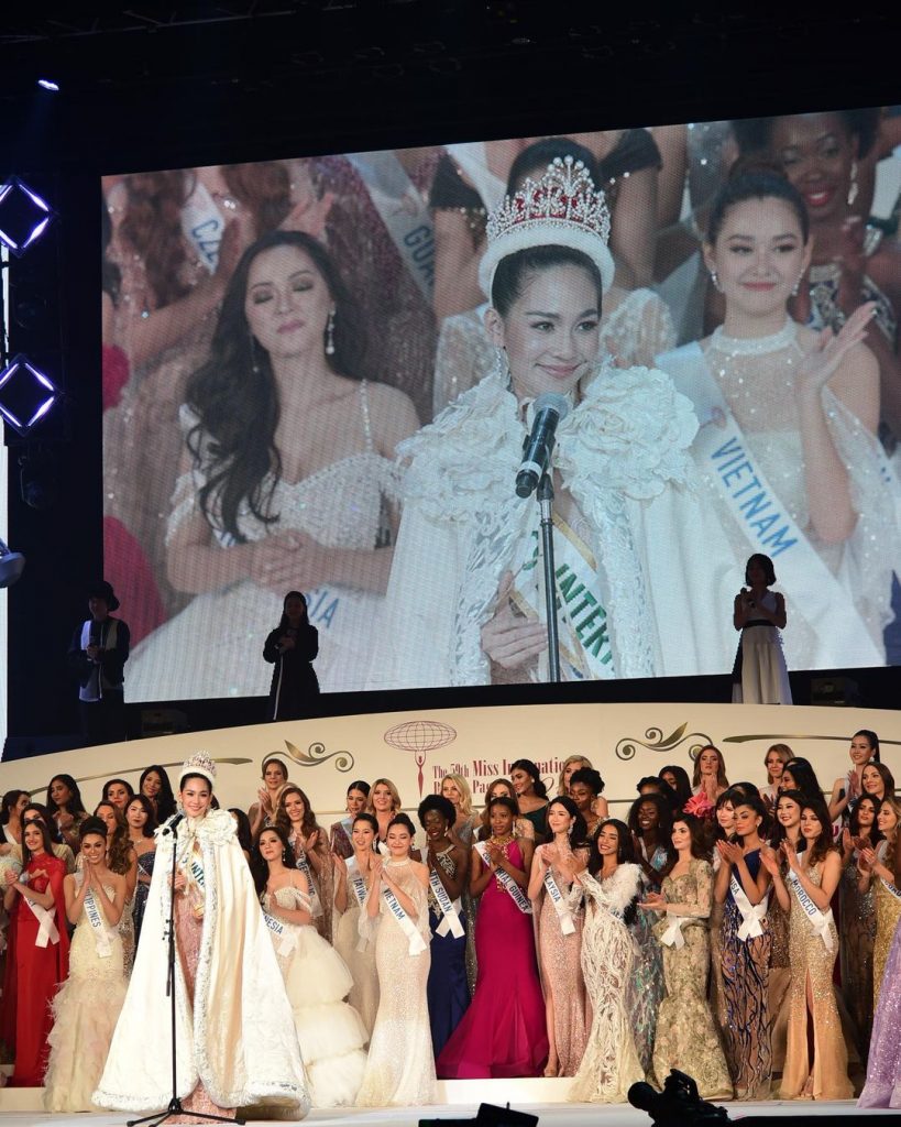 บิ๊นท์ สิรีธร ลีห์อร่ามวัฒน์ บนเวที Miss International  2022 เพื่ออำลาตำแหน่ง