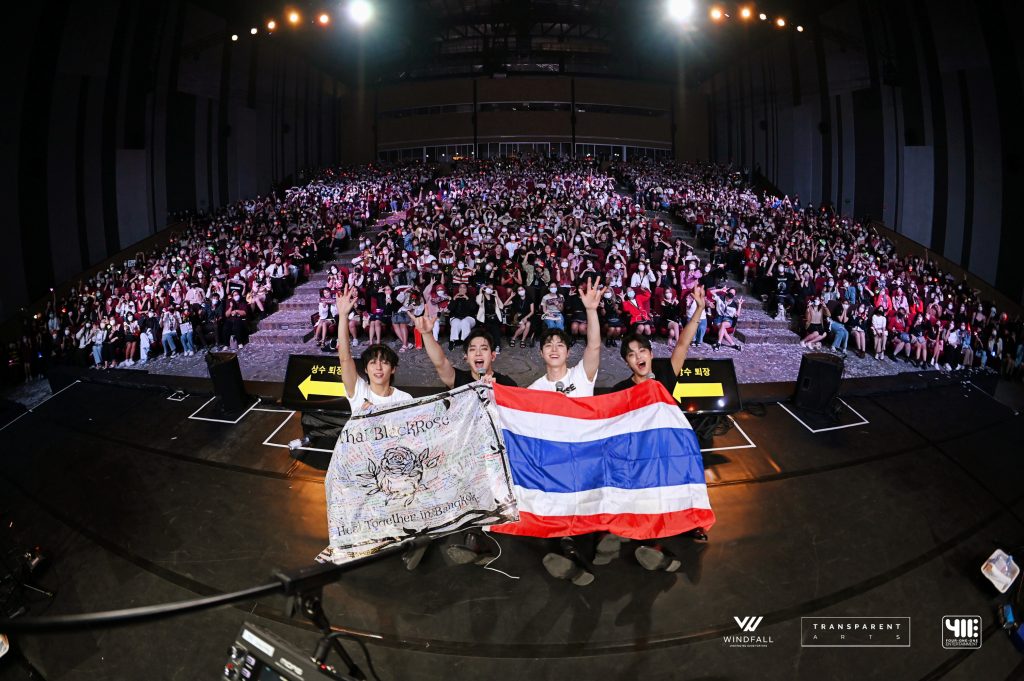ภาพคอนเสิร์ต The Rose [HEAL TOGETHER] WORLD TOUR IN BANGKOK