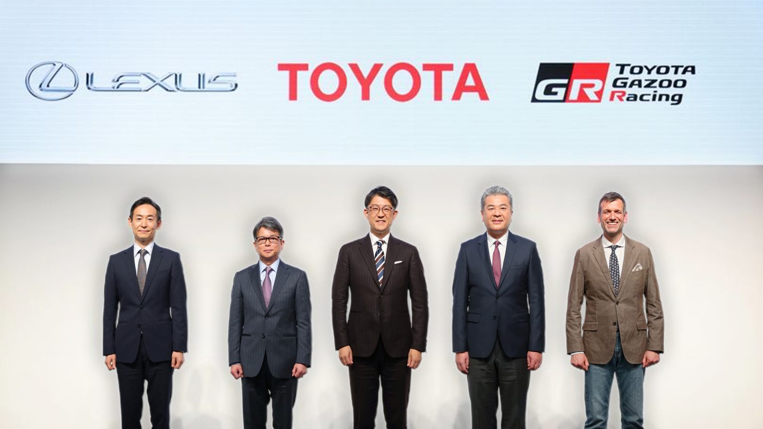 CEO Toyota ประกาศเดินหน้าแบรนด์ สู่ยุครถยนต์ไฟฟ้าเต็มตัว !