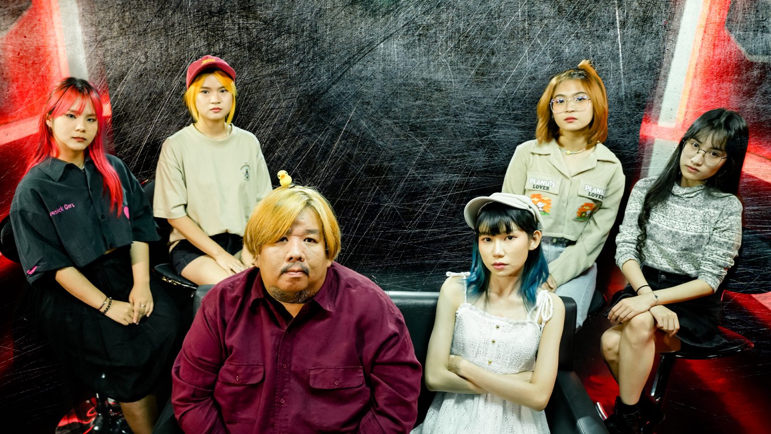 Shimmer Shrimpmer วงไอดอลใต้ดิน ตัวแทนฝ่ายประชาธิปไตย และเด็กไร้เสียง