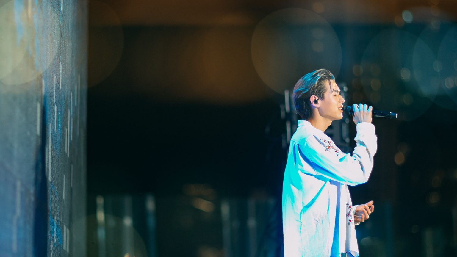 “Billkin” เปิดตัวซิงเกิลใหม่ “ยิ้มทั้งน้ำตา” จับคู่ “ณิชา-ณัฏฐณิชา” ในเอ็มวีสุดซึ้ง