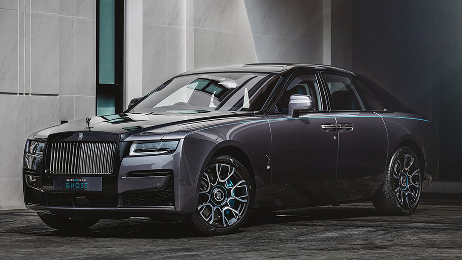 Rolls-Royce Black Badge Ghost ยนตรกรรมหรูค่าตัว 43 ล้านบาท