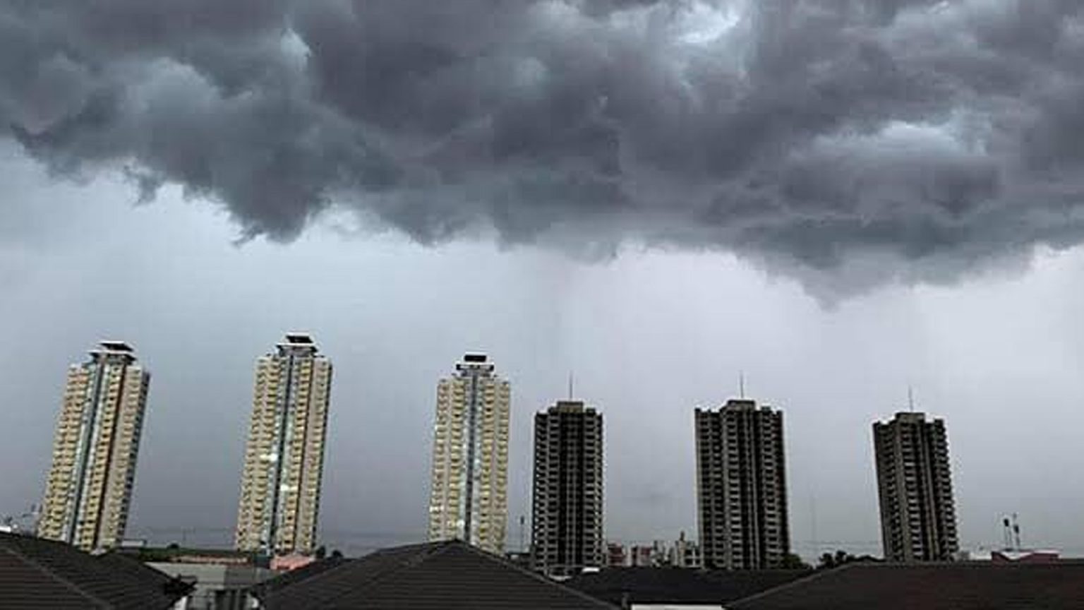 อากาศวันนี้ กรมอุตุฯ เตือน พายุฤดูร้อน ฝนถล่ม41จว. ระวังอันตราย