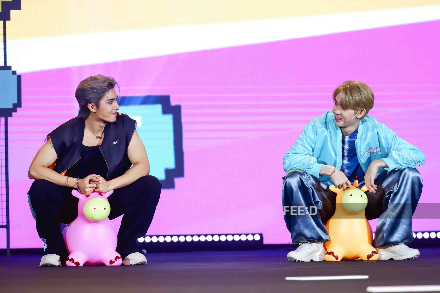 “เน็ต-เจมส์” ร่วมงาน FEED Y LYMPIC FANMEET พร้อมสปอยซีรีส์อย่าเล่นกับอนล