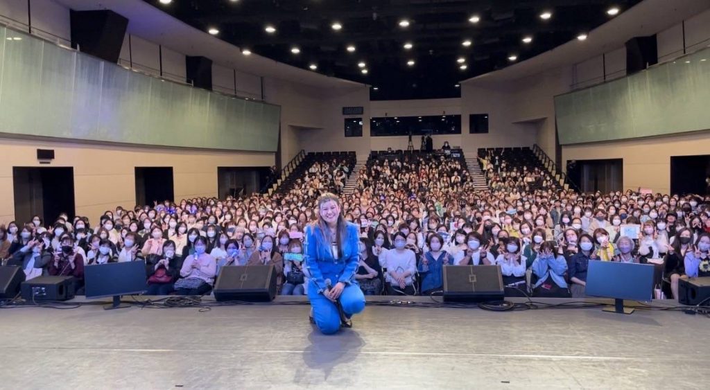 เมย์ อรวรรณ (MAME) สุดปลื้มเป็นนักเขียนนิยาย BL ไทยคนแรกที่ได้จัดงานแฟนไซน์ในญี่ปุ่น