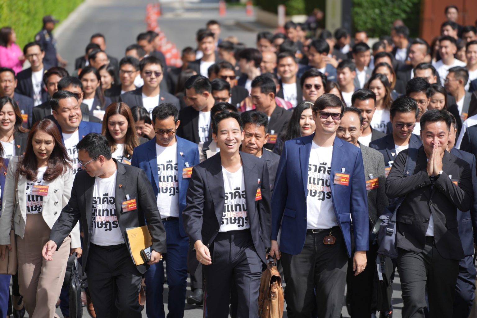 สภาแทบแตก พิธานำทัพส้ม 150 คน รายงานตัว ส.ส.