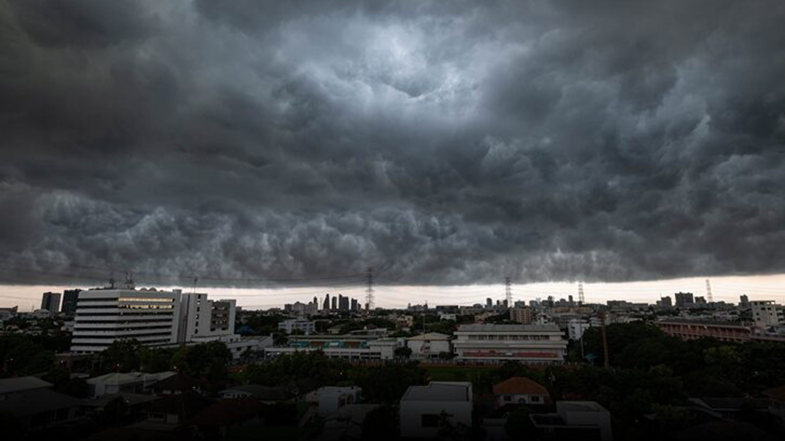 กรมอุตุฯ เตือน ฝนถล่ม44จว. มรสุมยังหนัก กทม.ก็โดน