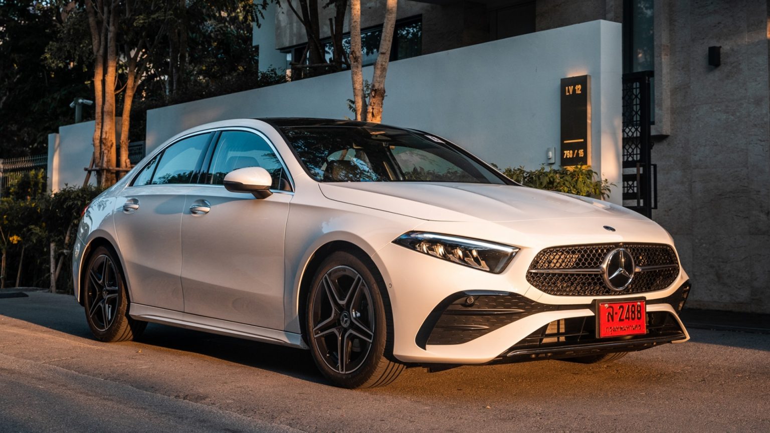 Mercedes-Benz A200 facelift ออฟชั่นครบเครื่อง ราคาน่าคบหา