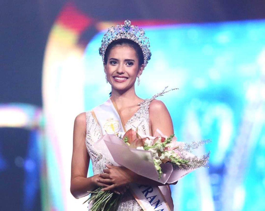 แอนโทเนีย โพซิ้ว เมื่อครั้งได้รับตำแหน่ง  Miss Supranational 2019 