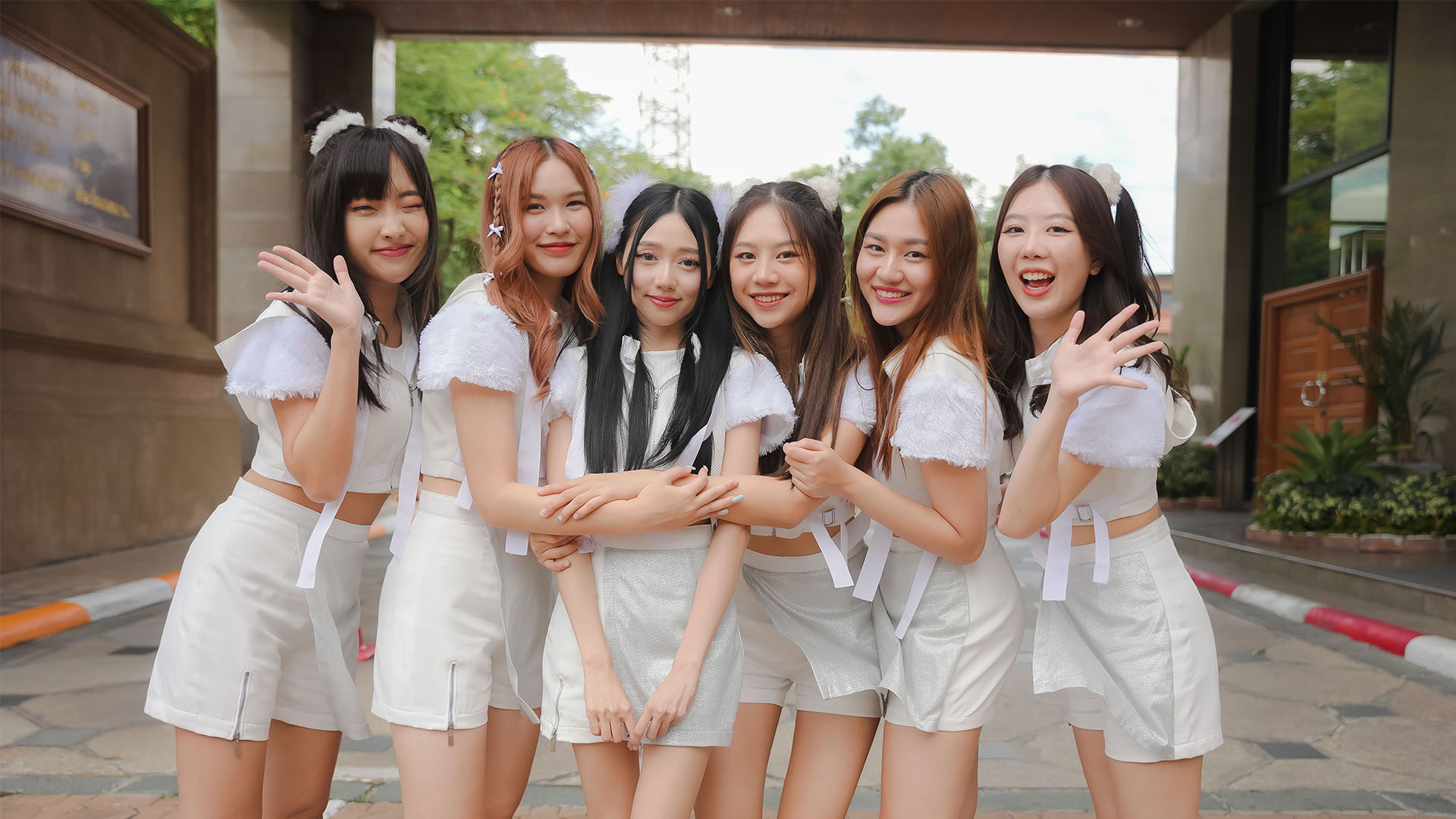 อัลบั้มภาพ 6 สมาชิกวงไอดอลน้องใหม่ Nikko Nikko แจกความสดใส ดับร้อนด้วย