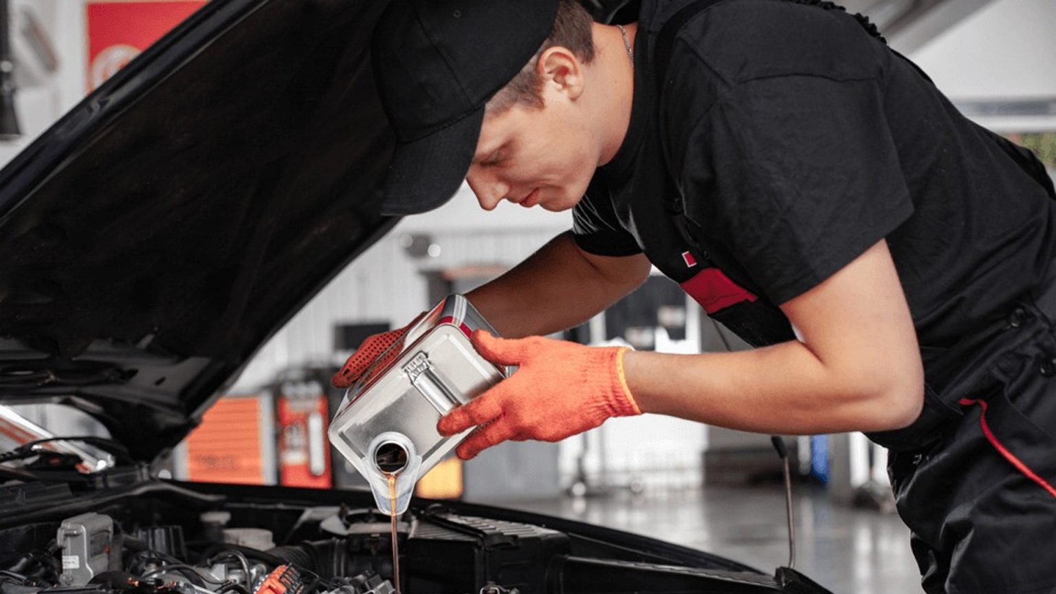 น้ำมันเครื่องรถยนต์ต้องเปลี่ยนตอนไหน เปลี่ยนยังไง