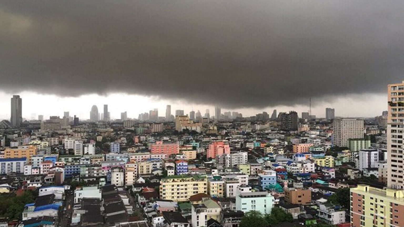 สภาพอากาศวันนี้ กรมอุตุฯ เตือน ฝนถล่ม อีสานหนักสุด กทม.ไม่รอด