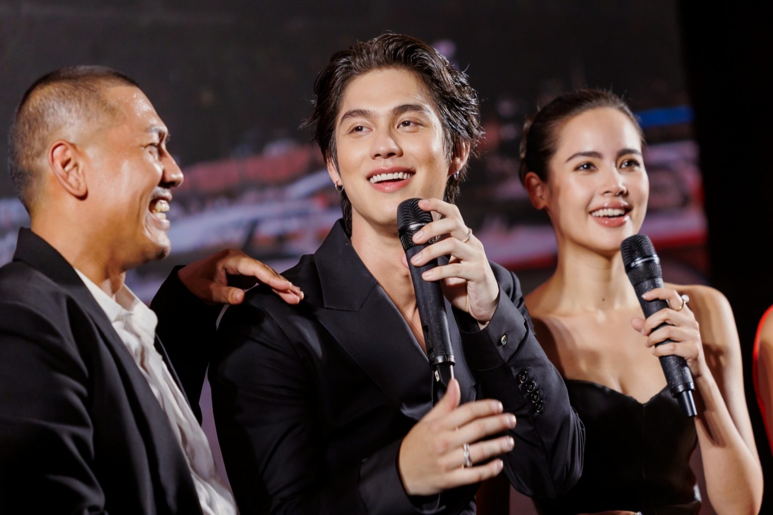 “ไบร์ท-ญาญ่า” ควงคู่สาดเคมีดีต่อใจ การันตีความสนุกครบรส “เธอ ฟอร์ แคช สินเชื่อ..รักแลกเงิน”