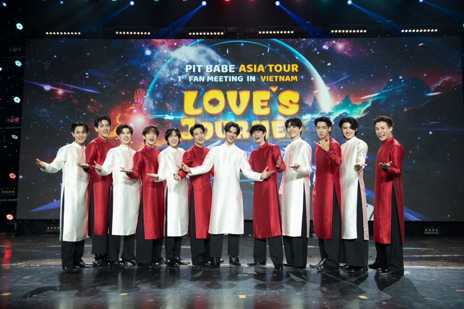 CHANGE2561 เสิร์ฟความสุขให้อินเตอร์แฟน ใน PIT BABE ASIA TOUR