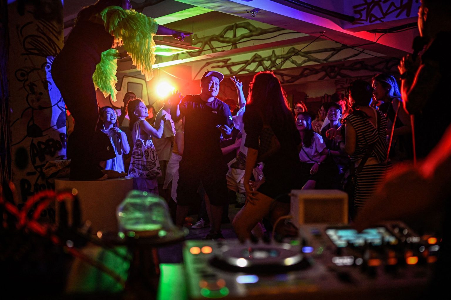 ‘ผับคนหูหนวก’ พื้นที่แดนซ์กระจายสร้างจังหวะในโลกแห่งความเงียบ