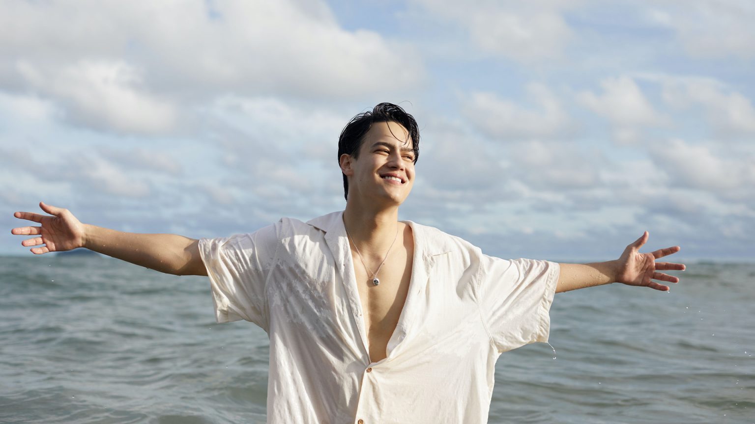 “ไอซ์ พาริส” เสิร์ฟโมเม้นต์สดใสเปิดตัวซิงเกิลใหม่ “เผลอรักเราสักที (I Really Like You)”