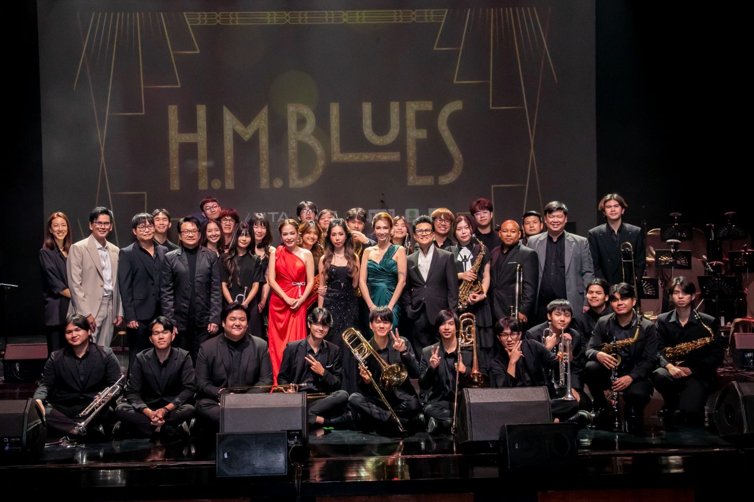 สมบูรณ์แบบที่สุด 5 ศิลปินชื่อดัง ปั่น-กบ-แมว-เมย์-ออย ร่วมน้อมรำลึกถ่ายทอดบทเพลงพระราชนิพนธ์ในงานคอนเสิร์ต ‘H.M. Blues’