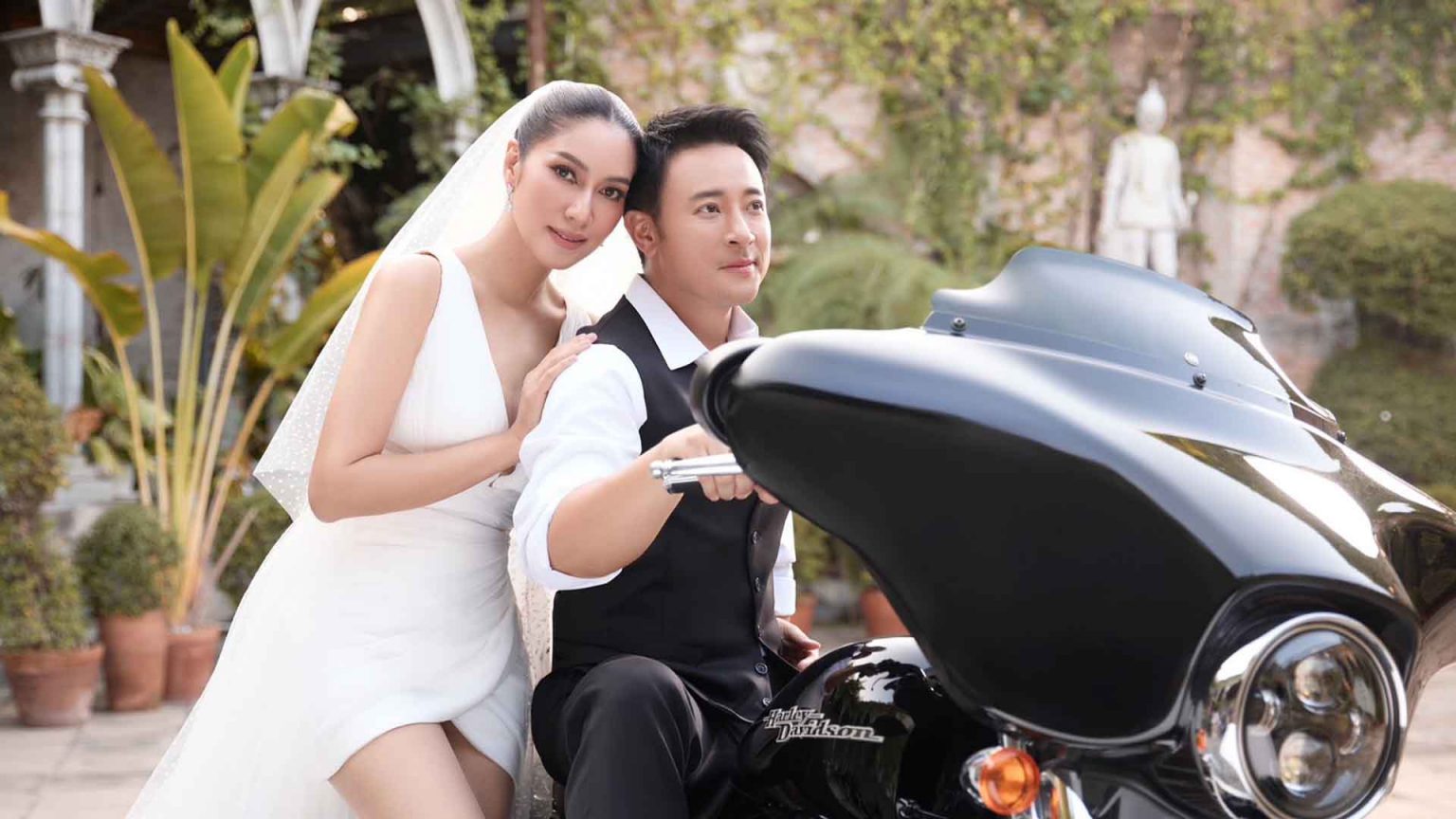 เปิดภาพหวาน “เบนซ์-มิค” ถ่ายพรีเวดดิ้งครั้งแรก เป็นของขวัญครบรอบแต่งงาน 12 ปี