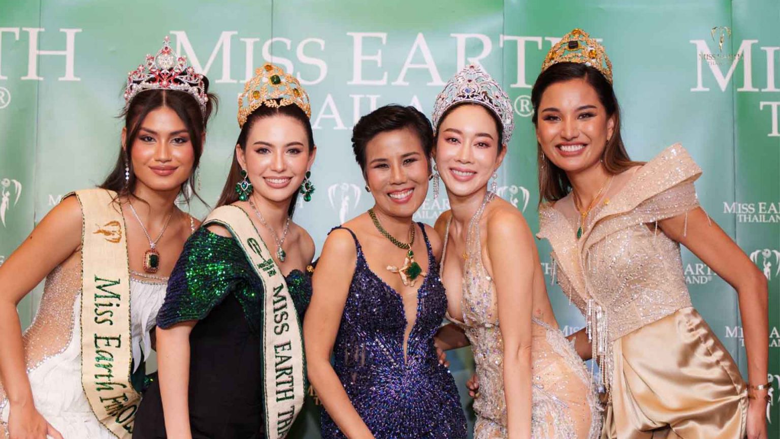 จัดใหญ่อย่างอบอุ่น พิธีประดับเข็มเกียรติยศ มิสเอิร์ธไทยแลนด์ 2020-2024