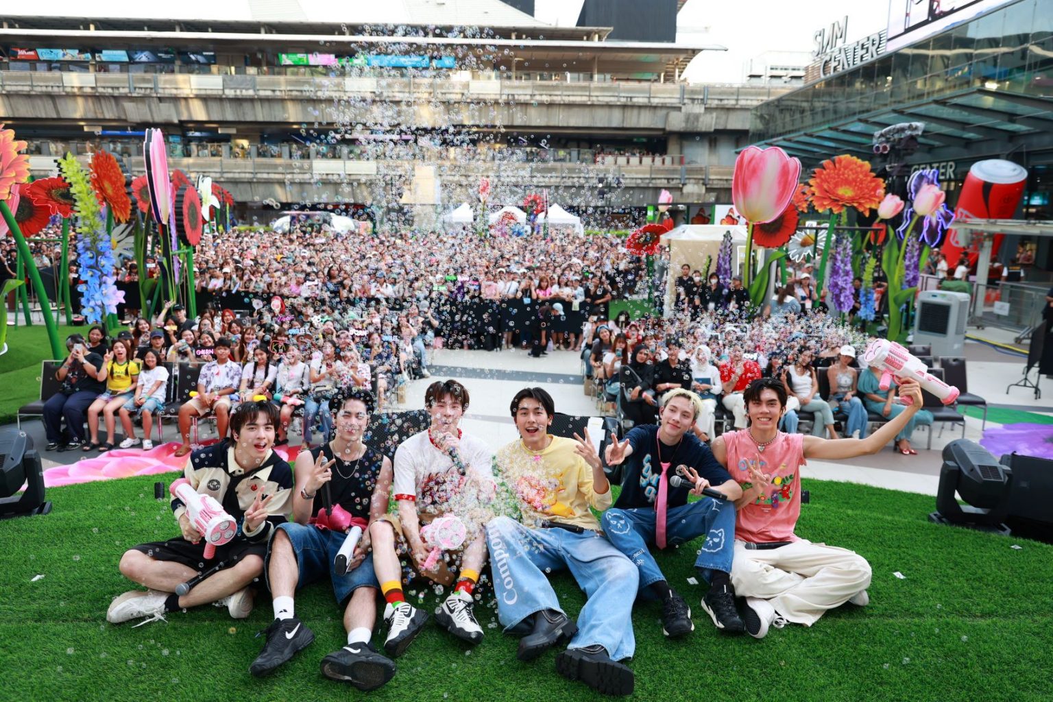 “PROXIE” สาดความสนุก บุกฉลองสงกรานต์สยามพารากอนบนเวที “Siam Paragon Summersive : Happiness in Full Bloom”
