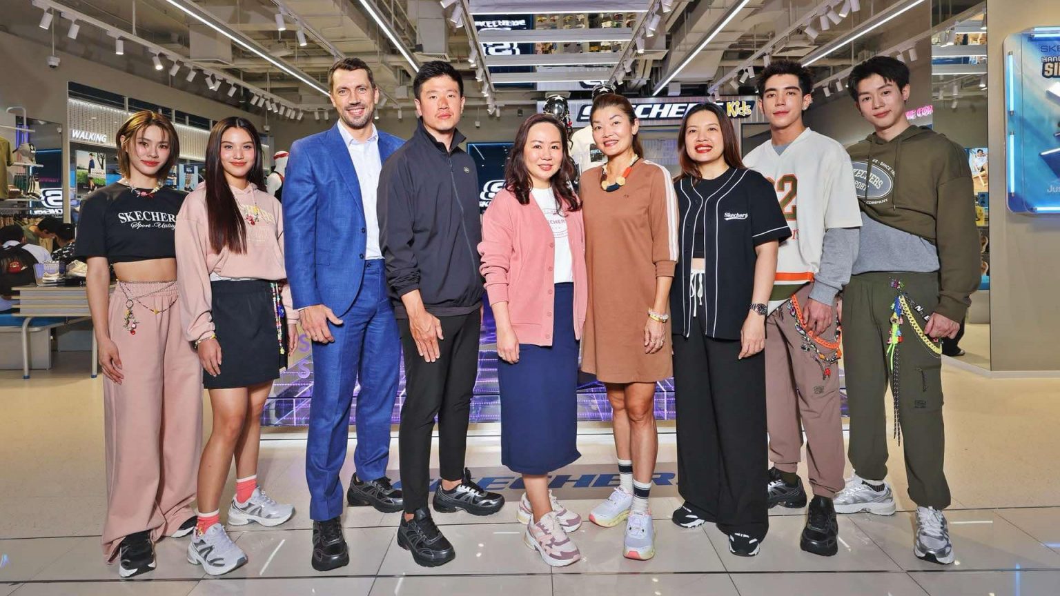 ส่องสตรีทลุค เอมี่, บอนนี่, ไปป์ และนิว กับสนีกเกอร์จากคอลเลกชันล่าสุด Skechers Street™ Shadow