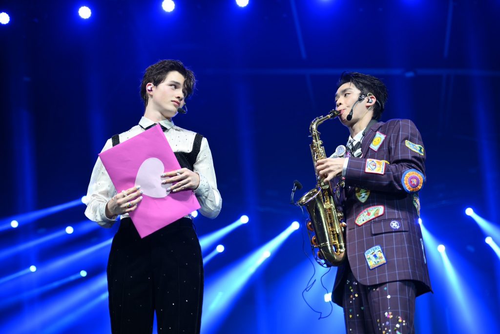 GELBOYS CLOSE FAN MEETING