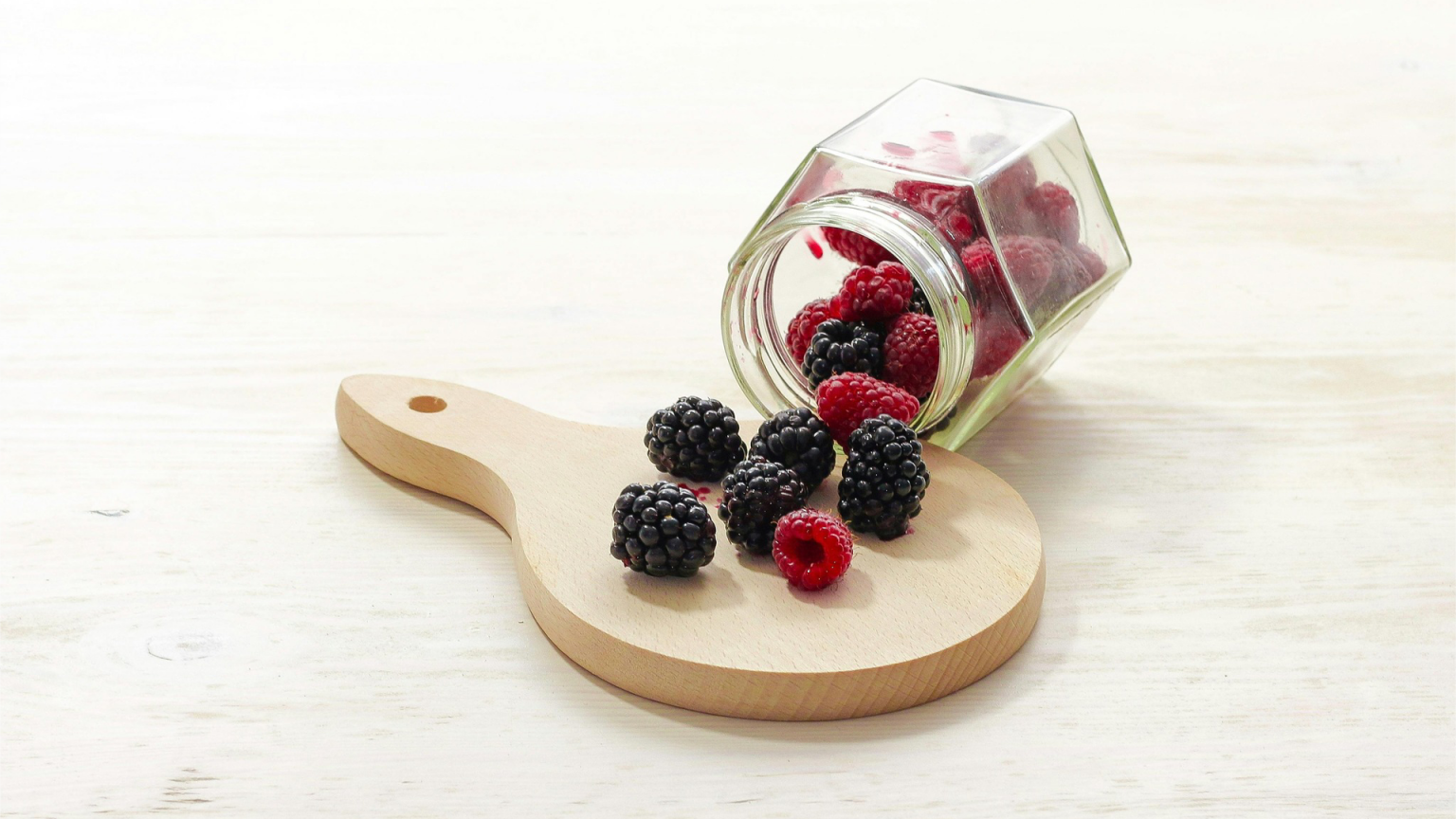 ผลไม้ตระกูลเบอร์รี่มีประโยชน์ต่อร่างกายมากกว่าที่เราคิด