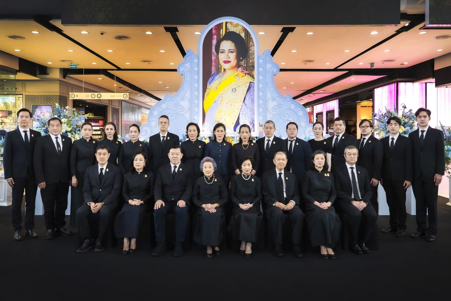 กลุ่มเซ็นทรัลและบริษัทในเครือ ร่วมถวายความอาลัย “สมเด็จพระพันปีหลวง”