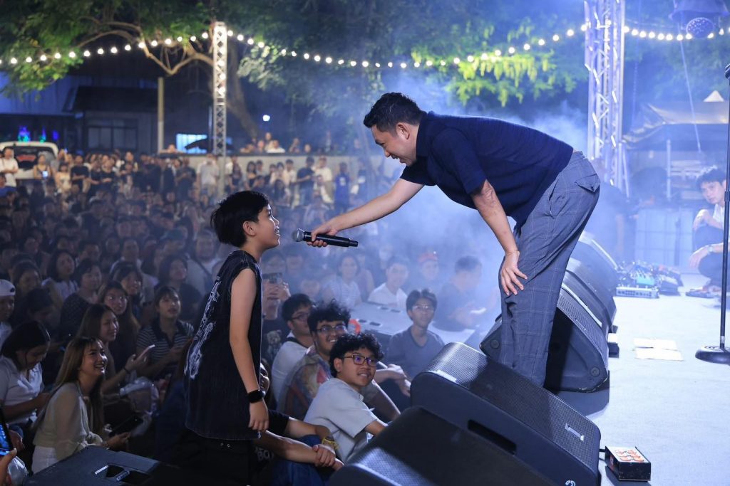 น่ารักอะไรเบอร์นี้! อีกหนึ่งโมเมนต์สุดประทับใจจาก Moderndog ในงาน FEED MUSIC x AIS