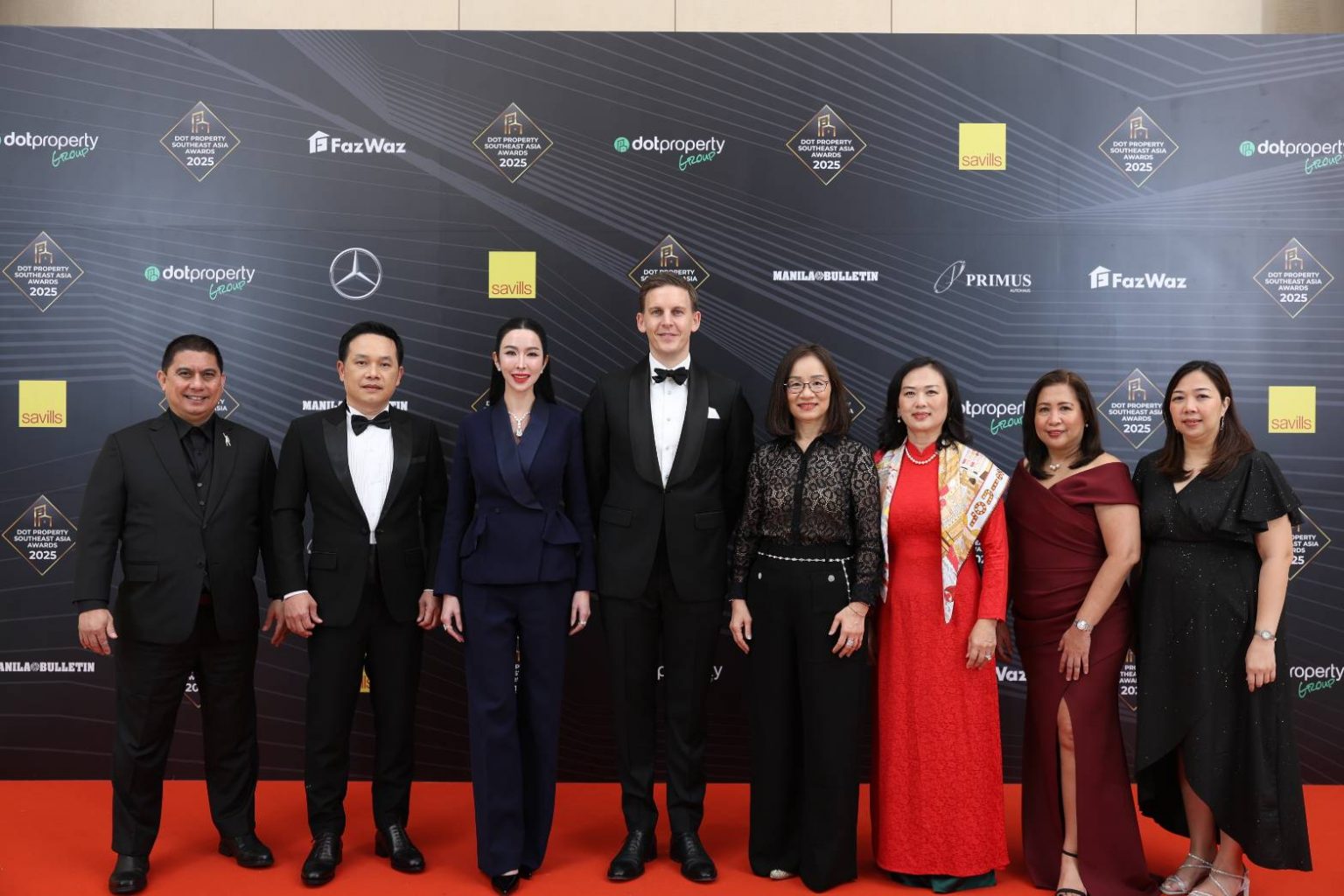 จากเวทีธุรกิจสู่แสงแฟลช! ดร.ม่านฟ้า คว้า 2 รางวัลใหญ่ “Dot Property Southeast Asia Awards 2025”