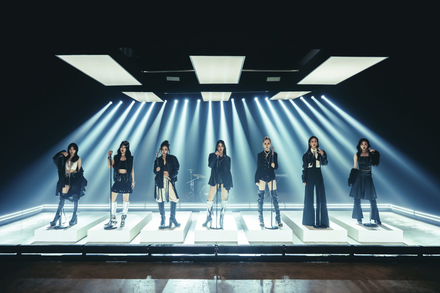 4EVE สร้างตำนานบทใหม่ ส่งเพลง “รับจบ” ปลุกความเป็นชาวร็อคในตัวคุณ