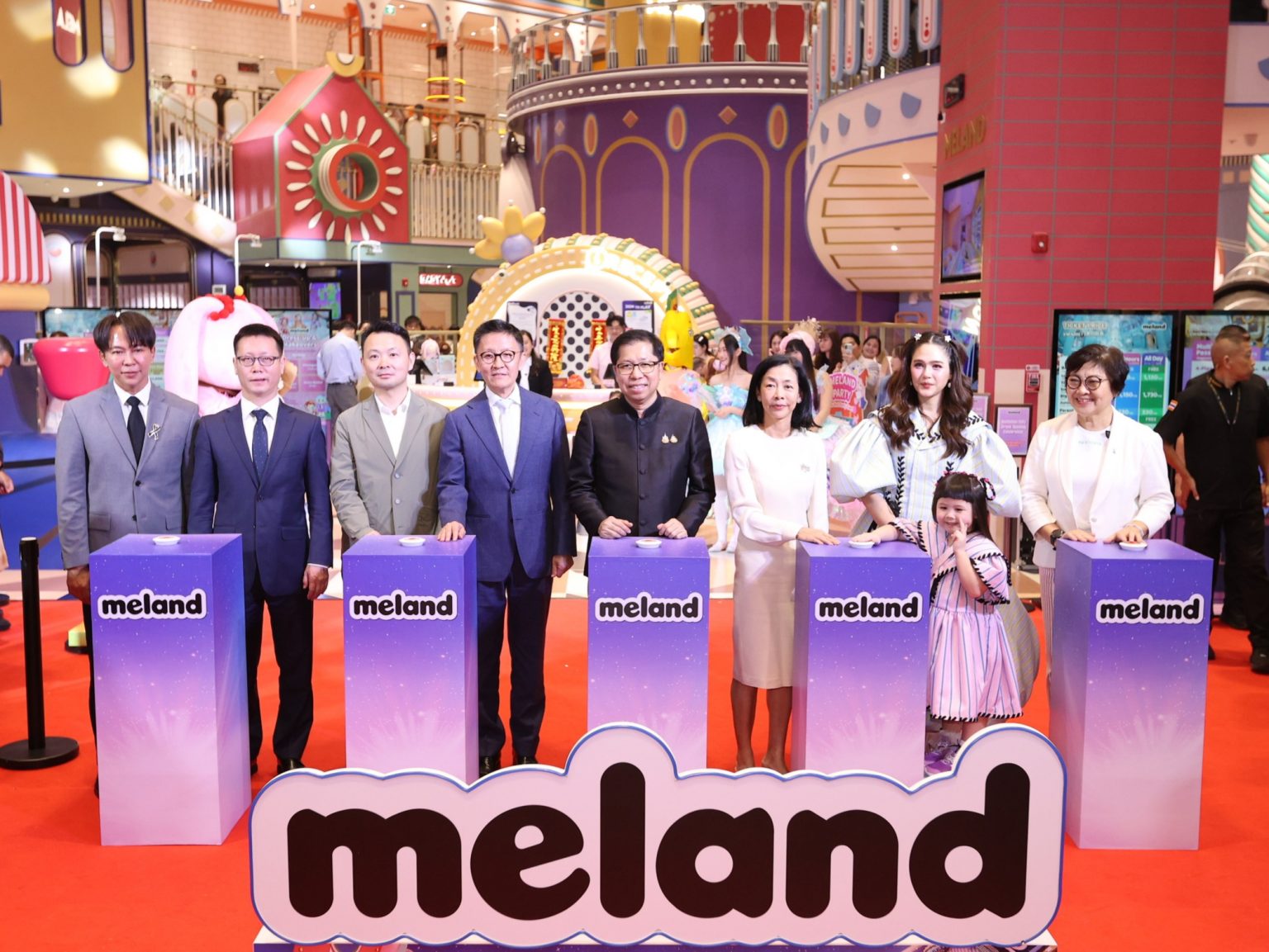 “แม่ชม–น้องเกล” แฮปปี้สุด! ตะลุย “MELAND” สวนสนุกในร่มระดับโลก