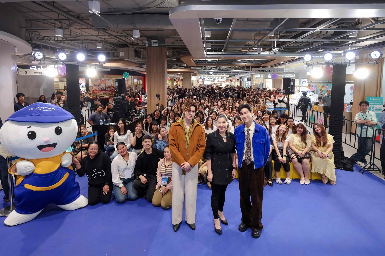 “จูเนียร์-มาร์ค” สร้างปรากฎการณ์รักษ์โลก เปลี่ยนขวดพลาสติกเป็นประโยชน์