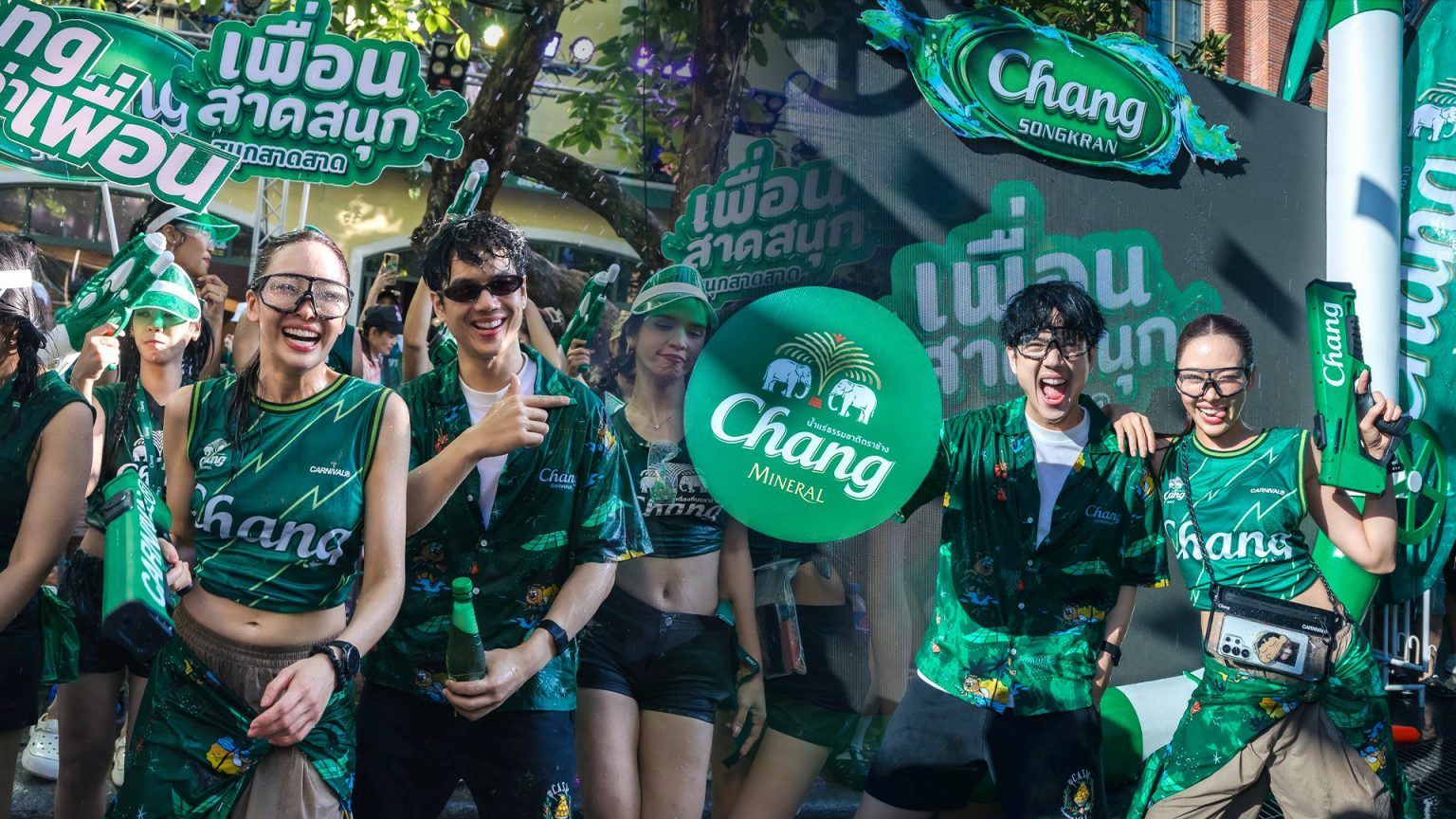 “นิกกี้ ณฉัตร” ชวน “แพต ชญานิษฐ์” นำแก๊ง Flash Mob สาดความสนุกรับสงกรานต์