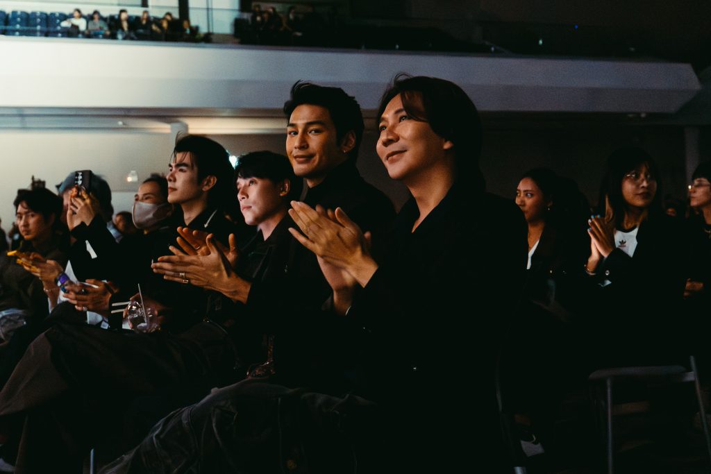 ครึ่งเก้า GROUP