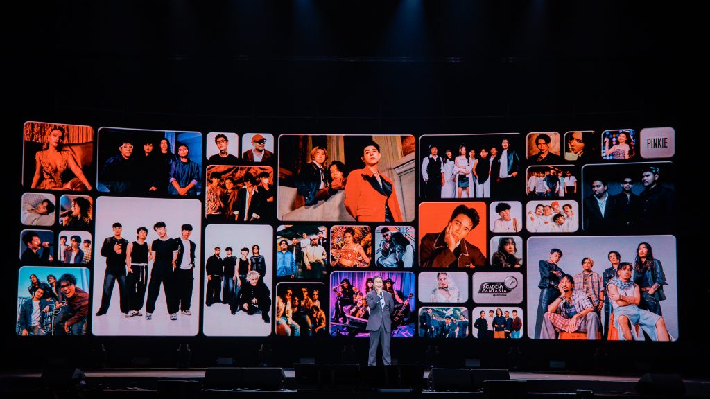 ครึ่งเก้า GROUP