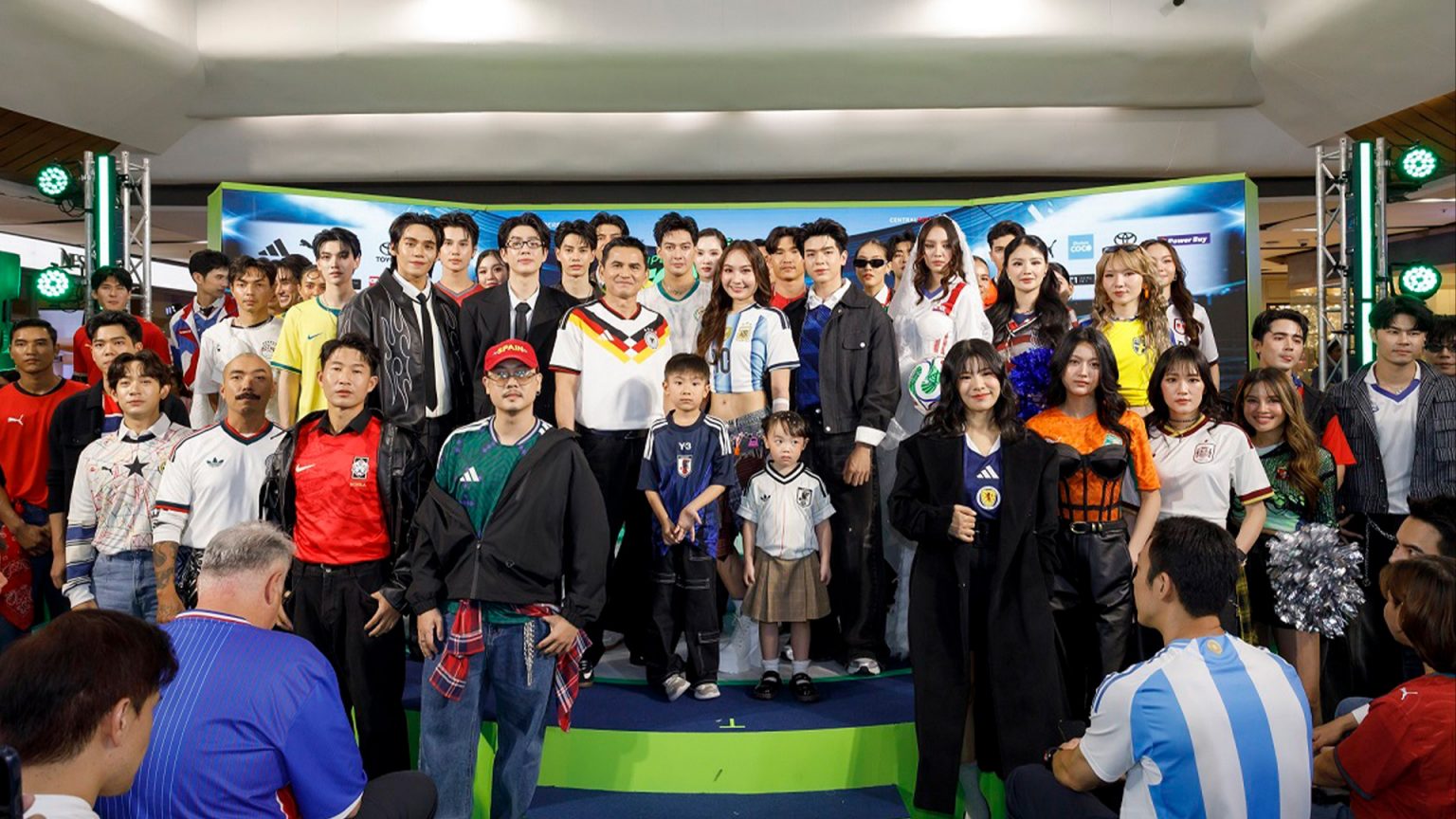“ออฟ จุมพล” ร่วมปลุกจักรวาลแฟนบอล ในงาน “Supersports Football Galaxy”
